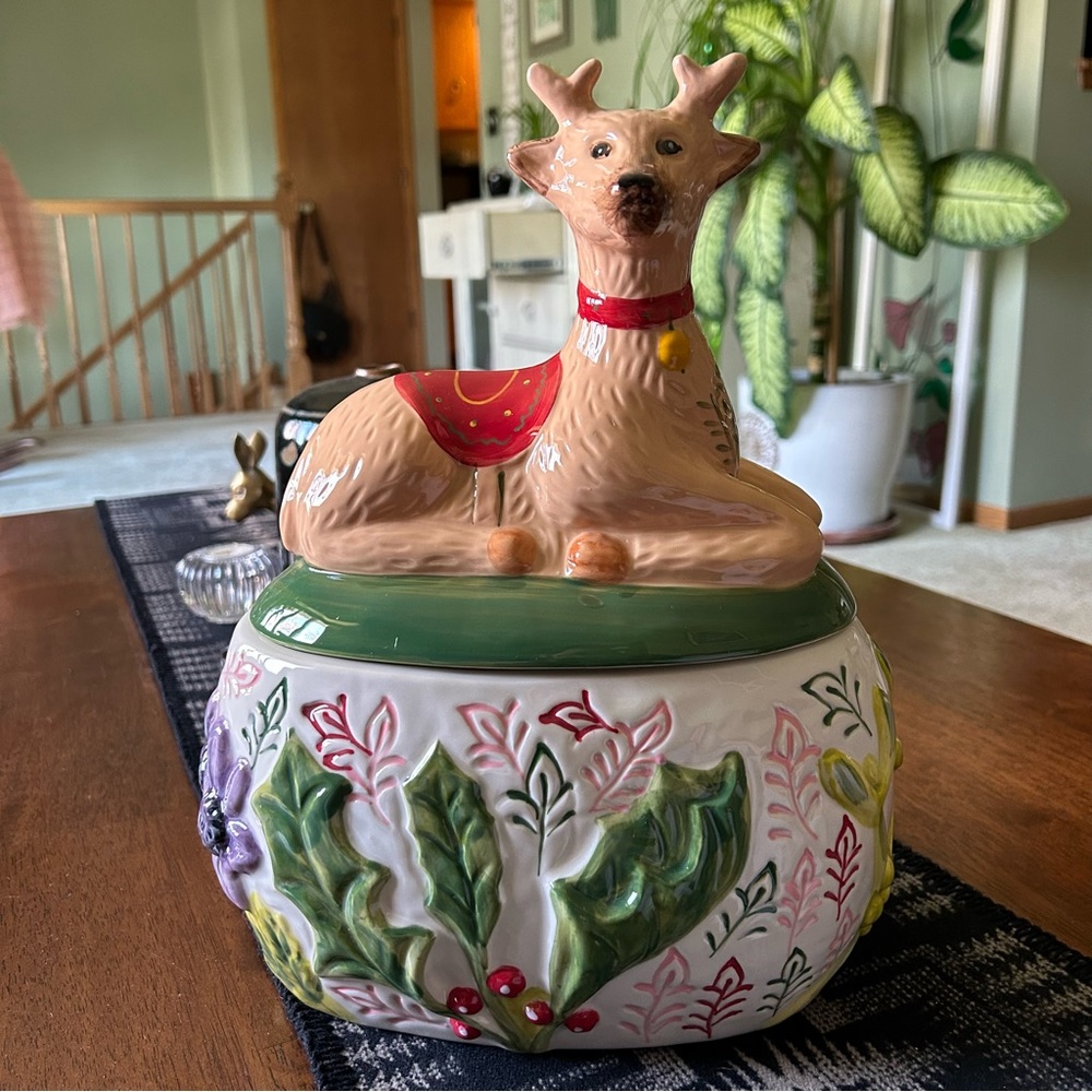 Anthropologie Natalie Lete Christmas holiday reindeer cookie jar NWOT (heavy)